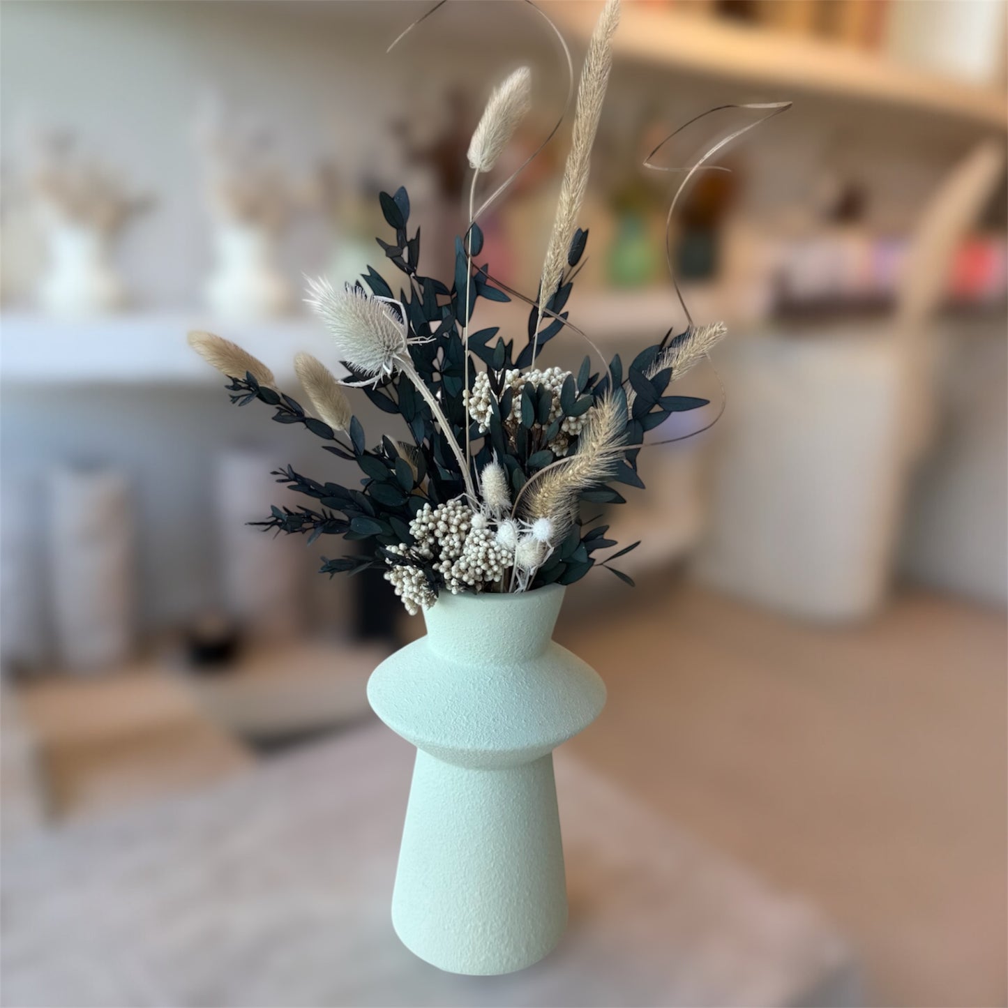 Composition florale sur vase bleu ciel Small