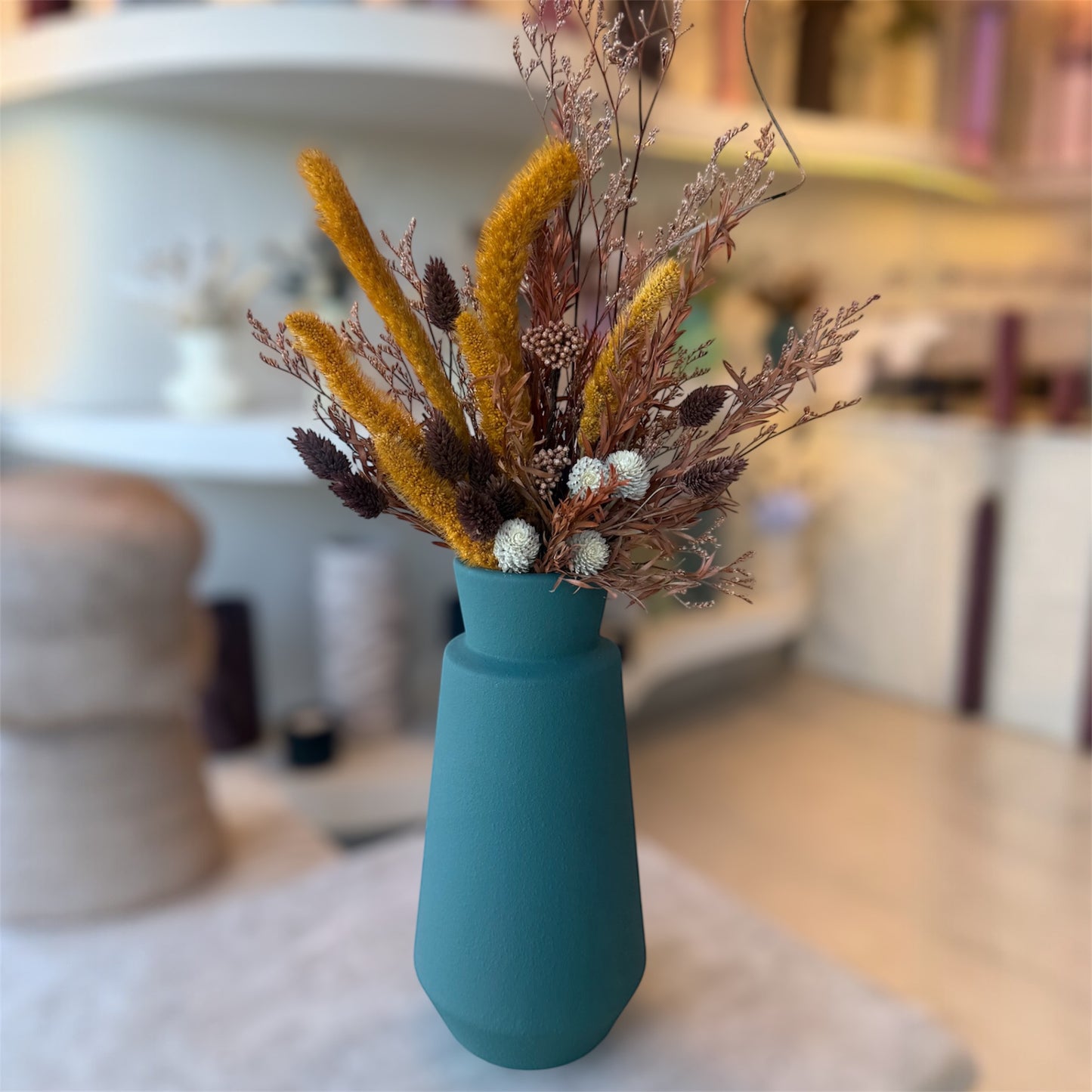 Composition florale sur vase vert émeraude small