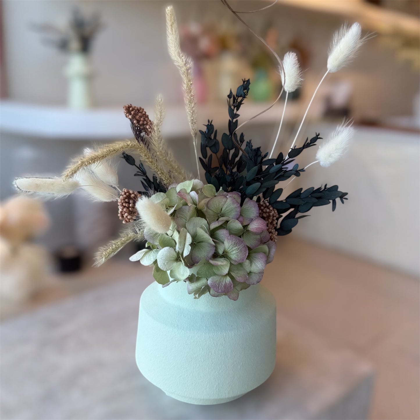 Composition florale sur vase bleu ciel Small