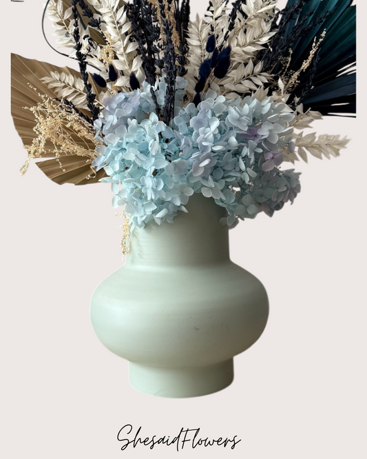 Vase en fer bleu ciel